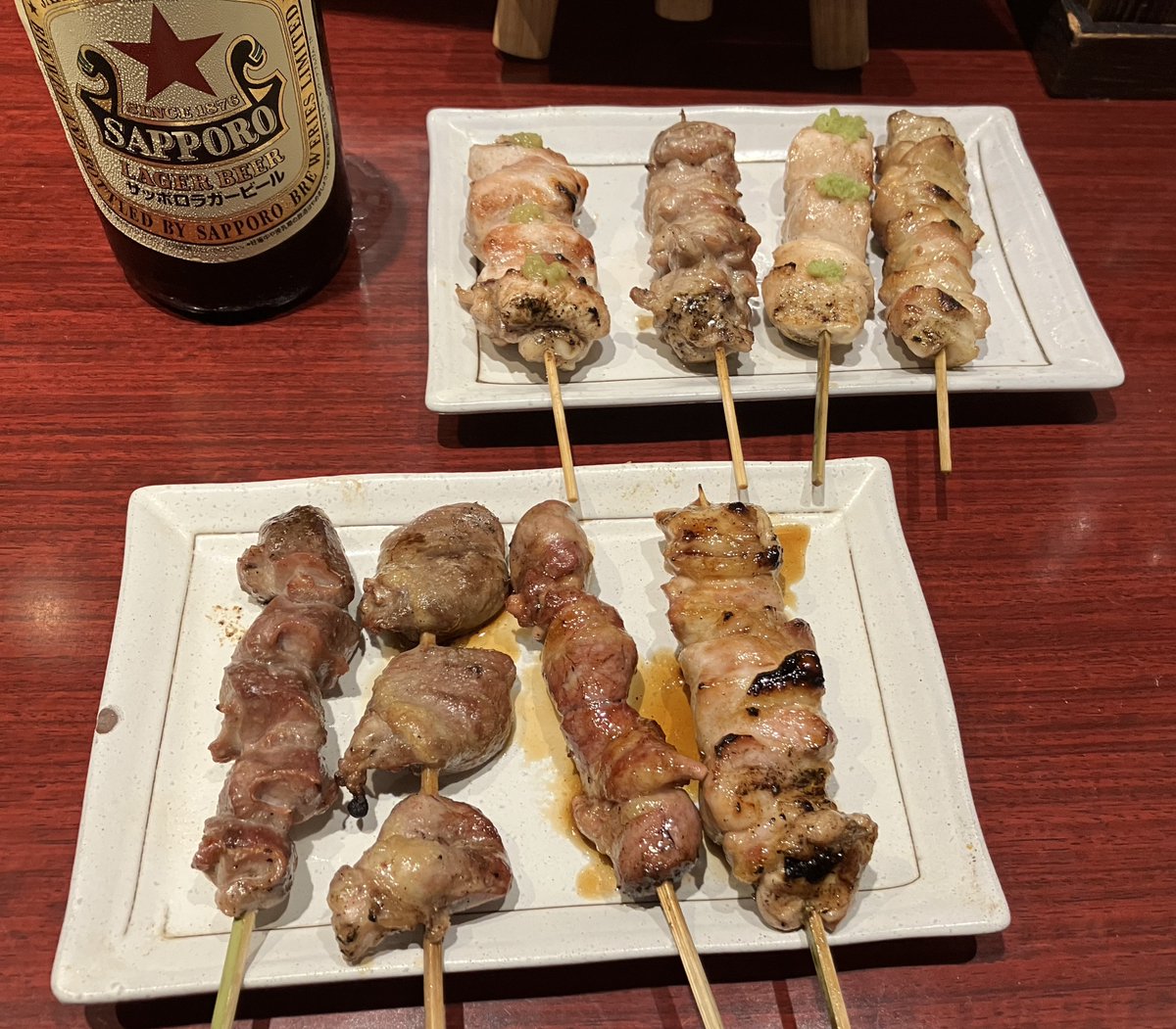 KenNobuy's tweet image. えどまつ
東京都中央区日本橋茅場町2丁目6−9
焼き鳥盛り合わせ8本（2,480円）
お昼の弁当がおいしかったので夜に来ました。焼き鳥美味しいです。ごちそうさまでした。