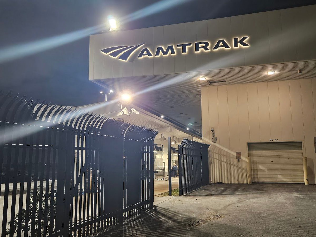 superalbs's tweet image. And arrival into #Miami around 50 minutes late. Great journey on @Amtrak, it's certainly a pleasant and more relaxed way to travel around the USA... 😎