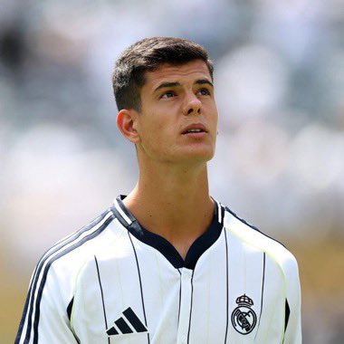 🚨 Chema a reçu des offres en Liga mais a choisi Stuttgart à l’étranger, avec l’accord du Real Madrid.

➡️ Le club juge la Bundesliga parfaite pour sa progression, avec Dani Carvajal comme exemple de réussite. 

<a href="/MatteMoretto/">Matteo Moretto</a> / <a href="/marca/">MARCA</a>