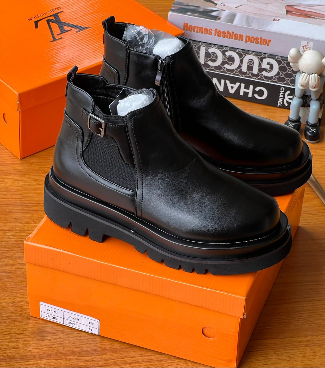 Iamcindy47's tweet image. LEATHER CHELSEA BOOTS β
N48,000
π Features:
β
Luxurious glossy finish
β
Side buckle detail for a modern touch
β
Comfortable elastic side panels
β
Durable rugged sole for all-day wear
β
Perfect for both formal & smart casual looks.
β
SIZE; 40 TO 46
WE DELIVER π NATIONWIDE