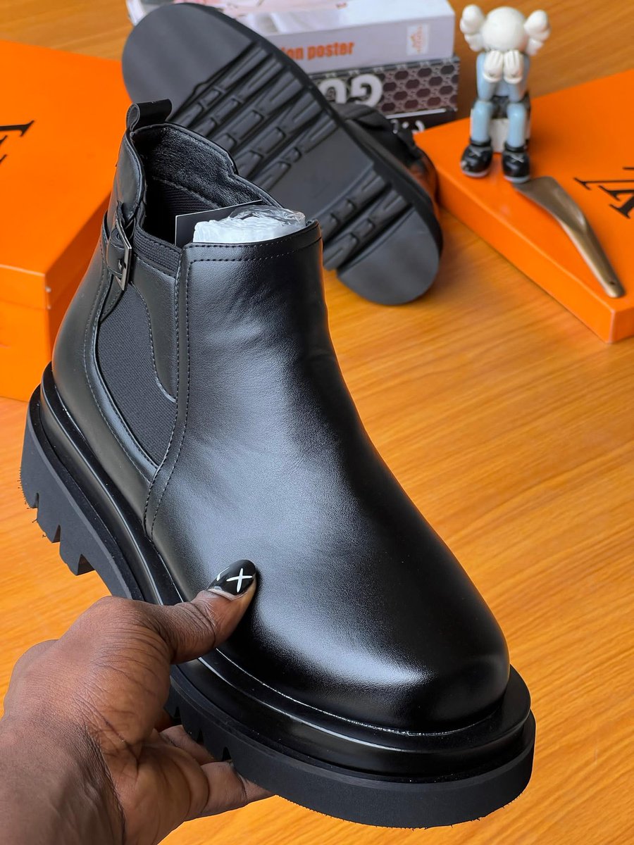Iamcindy47's tweet image. LEATHER CHELSEA BOOTS β
N48,000
π Features:
β
Luxurious glossy finish
β
Side buckle detail for a modern touch
β
Comfortable elastic side panels
β
Durable rugged sole for all-day wear
β
Perfect for both formal & smart casual looks.
β
SIZE; 40 TO 46
WE DELIVER π NATIONWIDE