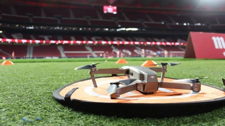 The FC26 will also feature new dynamic camera angles during matches, including drone cameras for celebrations, keeper POVs, and GoPros for set pieces, aiming for maximum immersion and innovation.

Link: en.as.com/meristation/ne…

 #FC26