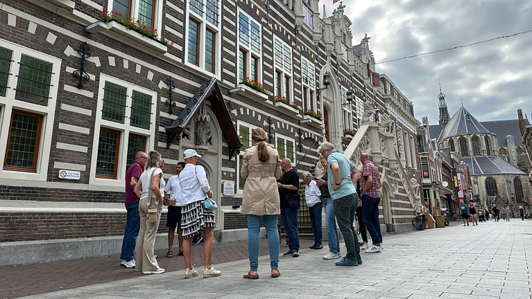 Boze buurtbewoners willen einde aan drugsoverlast Spoorbuurt: “Dit lost niks op”: Een inloopavond om de zorgen aan te horen van bewoners van de Alkmaarse Spoorbuurt werd woensdag drukbezocht. De inloop werd georganiseerd na aanhoudende klachten over dak-… dlvr.it/TM57Vm