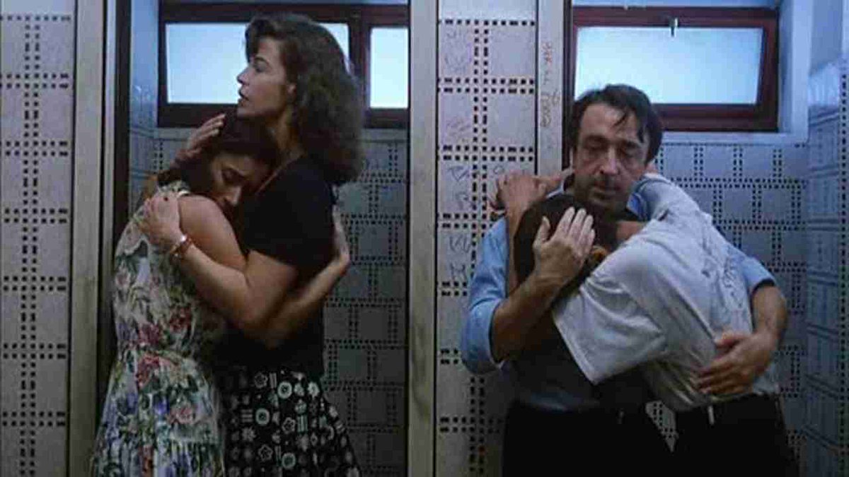 40. La scuola (1995). Una comedia inteligente, original y que sabe alternar momentos melancólicos con la puerilidad propia de los últimos días del año escolar. Genial Silvio Orlando en el papel protagonista, que sabe mostrar bien la candidez que perfila al personaje.