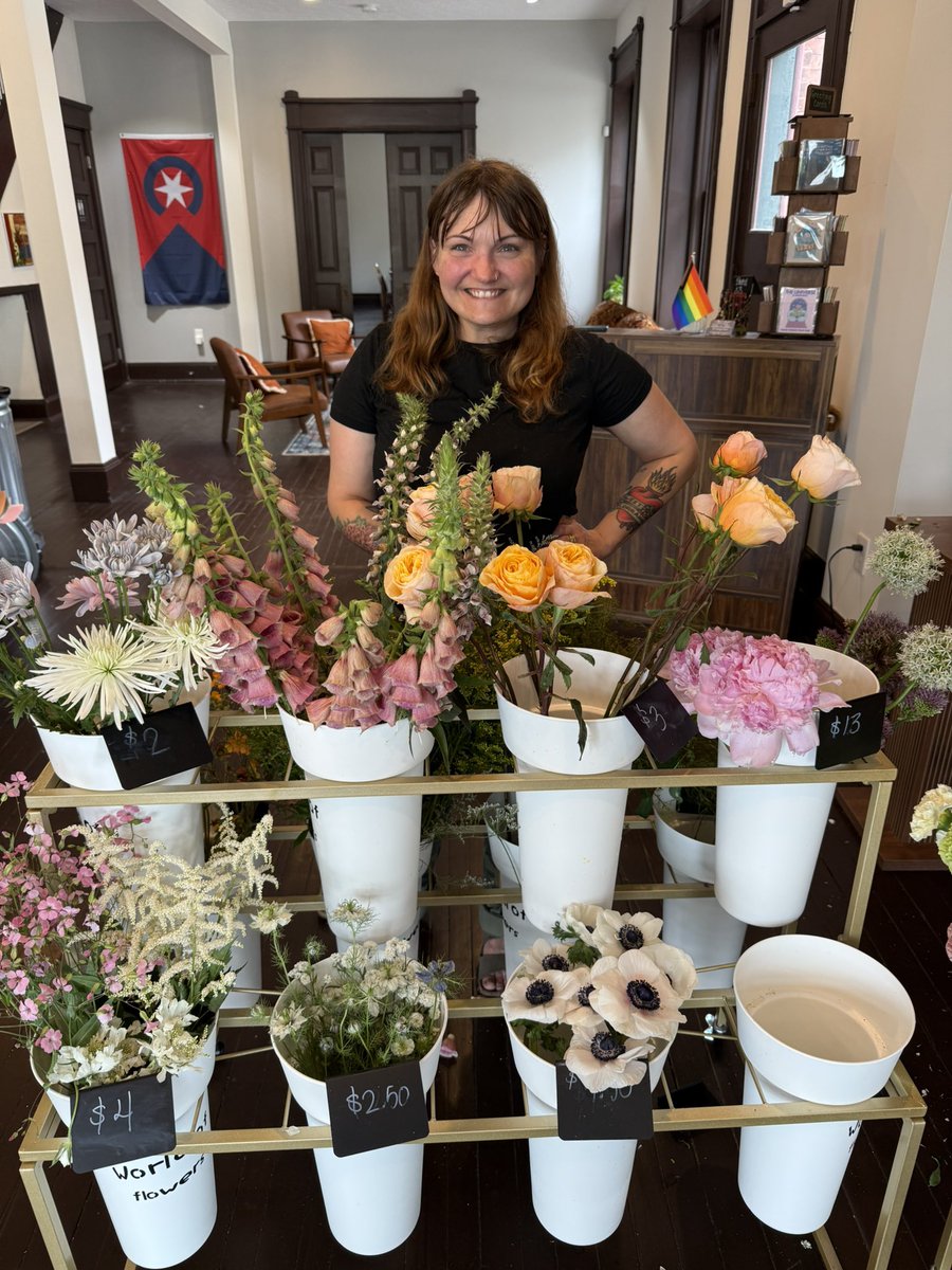 SkrticX's tweet image. Great seeing Brie Jones once again at her beautiful new floral shop, Evangeline &amp;amp; Co., which opened March 1 at 3228 Lorain Ave. Named for her late grandmother, it’s a space where flowers tell stories &amp;amp; capture life’s special moments. evangelineandco.squarespace.com