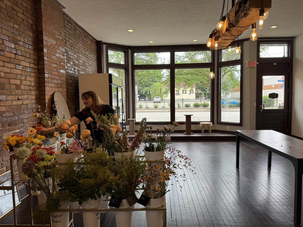 SkrticX's tweet image. Great seeing Brie Jones once again at her beautiful new floral shop, Evangeline &amp;amp; Co., which opened March 1 at 3228 Lorain Ave. Named for her late grandmother, it’s a space where flowers tell stories &amp;amp; capture life’s special moments. evangelineandco.squarespace.com