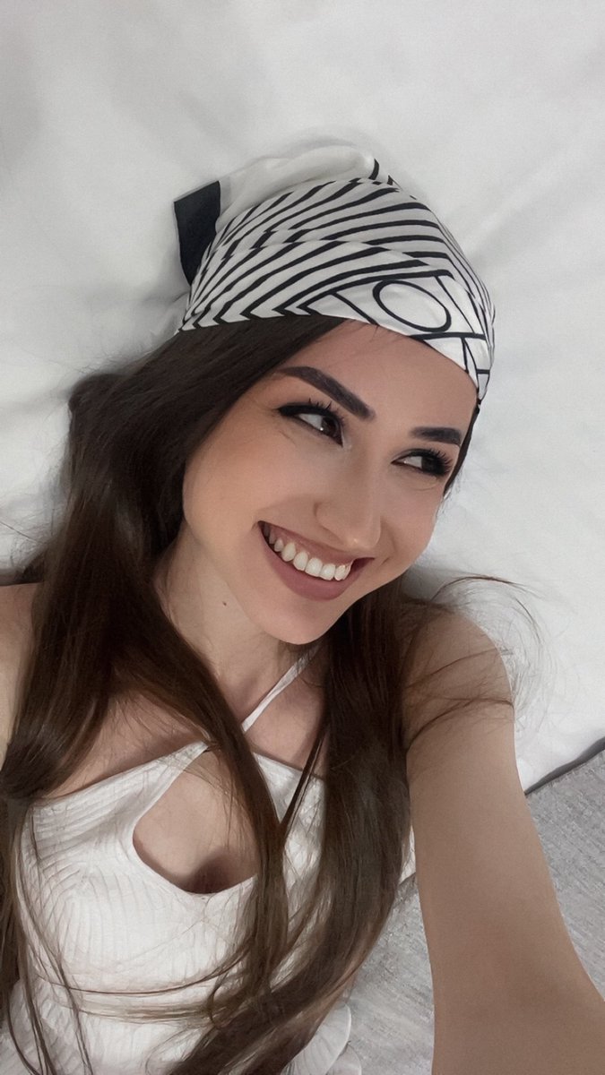 hellens_ro's tweet image. Are you smiling today?
Of course you are π«΅π» right now as you see this π«Άπ»