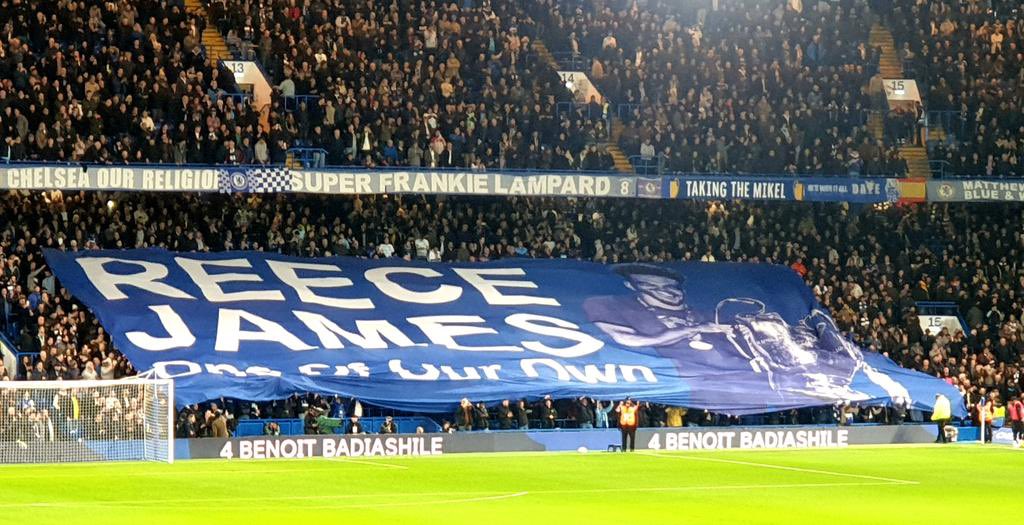 onlyapound's tweet image. Pleased to say that a new design for a Lower Matthew Harding crowd surfer has been approved by the club & I/we involved in its deployment are kindly asking for assistance to fund the purchase
If you can help, please donate via PayPal to lmhbanners@gmail.com
Thank you ๐