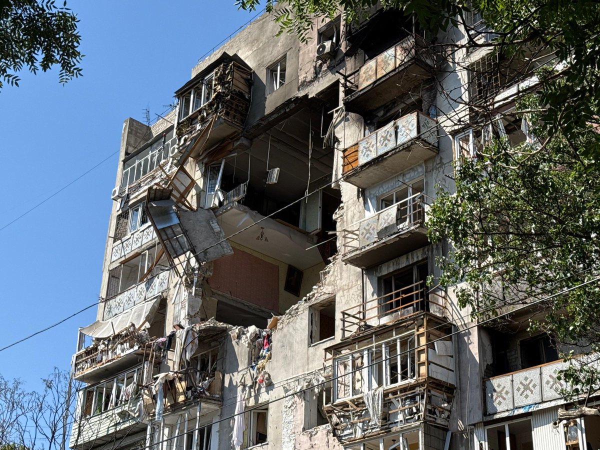 OCHA_Ukraine's tweet image. Aid workers are already on the ground in #Odesa after today's attacks, providing:
🩺 medical & psychosocial support
🍲 meals & drinks
🏠 shelter & other non-food supplies
👨👩👧👦 services for families with children,
monitoring the needs and coordinating the response.