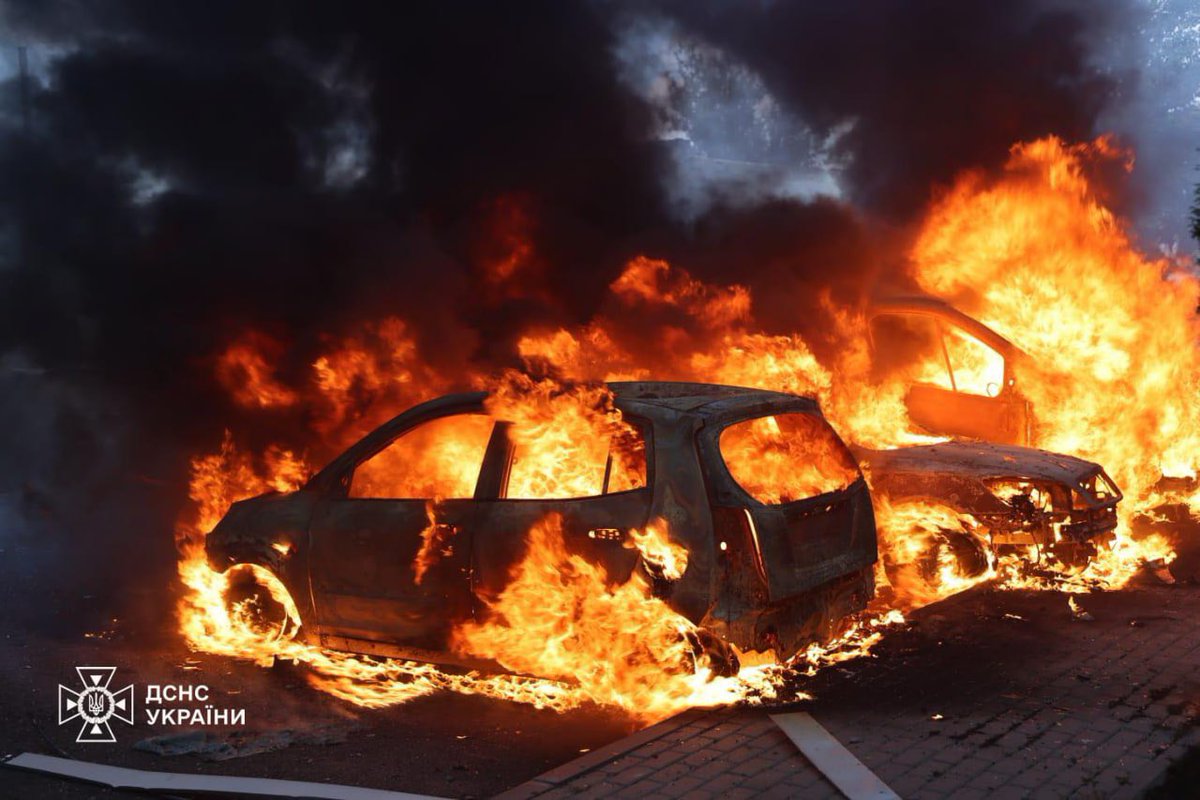 SavchenkoReview's tweet image. 🇺🇦💔 Zelensky: In Kharkiv, assistance is now being provided to the injured at the sites of Russian KAB strikes. Russia hit two air bombs directly in the city.
Absolutely senseless strikes, without any military purpose. And we see that this is Russia's only desire - to continue…