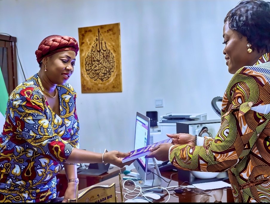Adaeze_Oreh's tweet image. What an absolute pleasure it was to meet with the First Lady of the Republic of Sierra Leone and the President of the Organization of African First Ladies for Development (@OAFLAD), Her Excellency @FatimaMaadabio Bio on her invitation.
We discussed the importance of her focus…