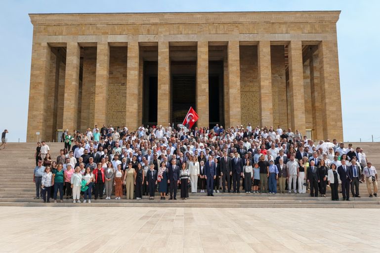 okonuralp's tweet image. Lozan Antlaşması’nın 102. Yıl dönümünde Büyük Önder Mustafa Kemal Atatürk ve Lozan Kahramanı, İkinci Cumhurbaşkanımız İsmet İnönü’nün huzurundaydık.
Bu vesileyle Atatürk’ün Nutuk’taki değerlendirmesini anmak gerekir:
“…Lozan Antlaşması, Türk milletine karşı yüzyıllardan beri…