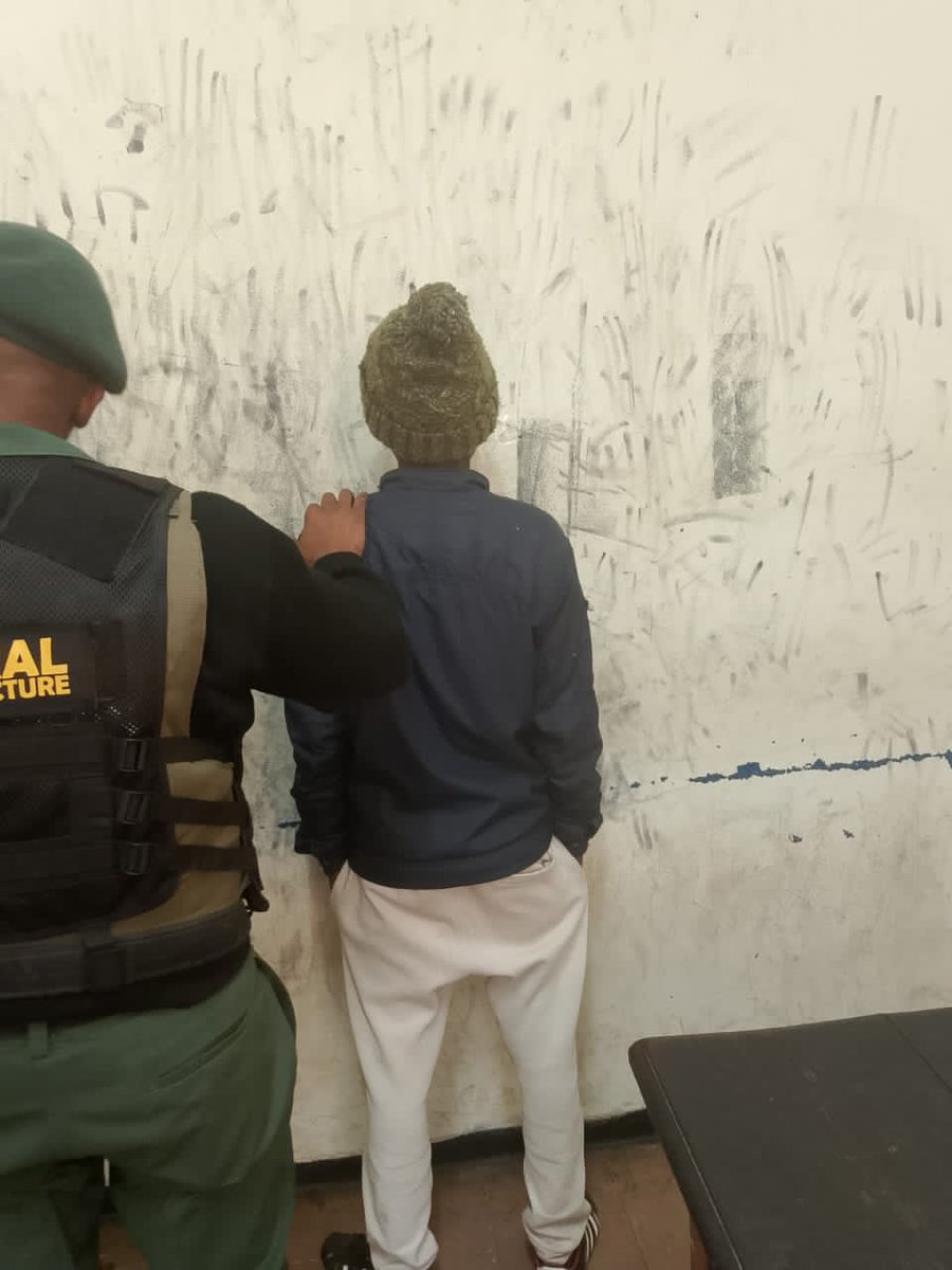 GP_CommSafety's tweet image. Members of the Gauteng Traffic Police and Gauteng Traffic Wardens Essential Infrastructure Task Team (Central Corridor) responded to a callout from Rentrack following a vehicle hijacking that occurred in the early hours of Tuesday morning in Zola.
The vehicle was tracked at a…