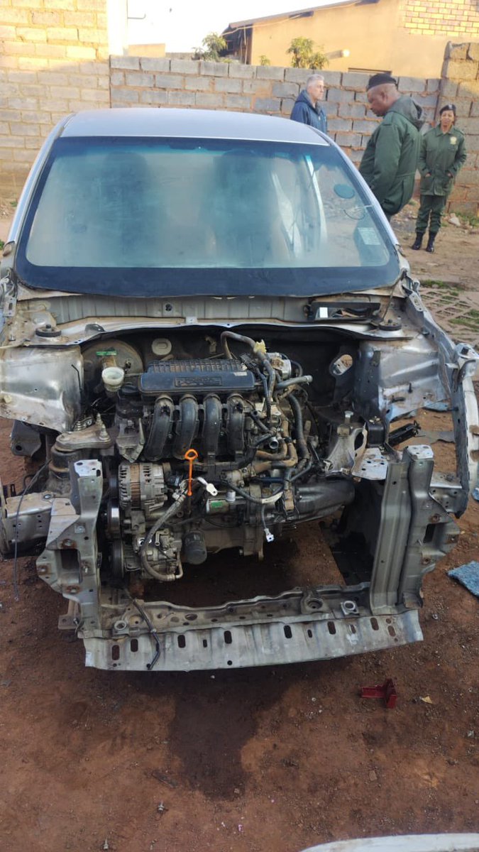 GP_CommSafety's tweet image. Members of the Gauteng Traffic Police and Gauteng Traffic Wardens Essential Infrastructure Task Team (Central Corridor) responded to a callout from Rentrack following a vehicle hijacking that occurred in the early hours of Tuesday morning in Zola.
The vehicle was tracked at a…