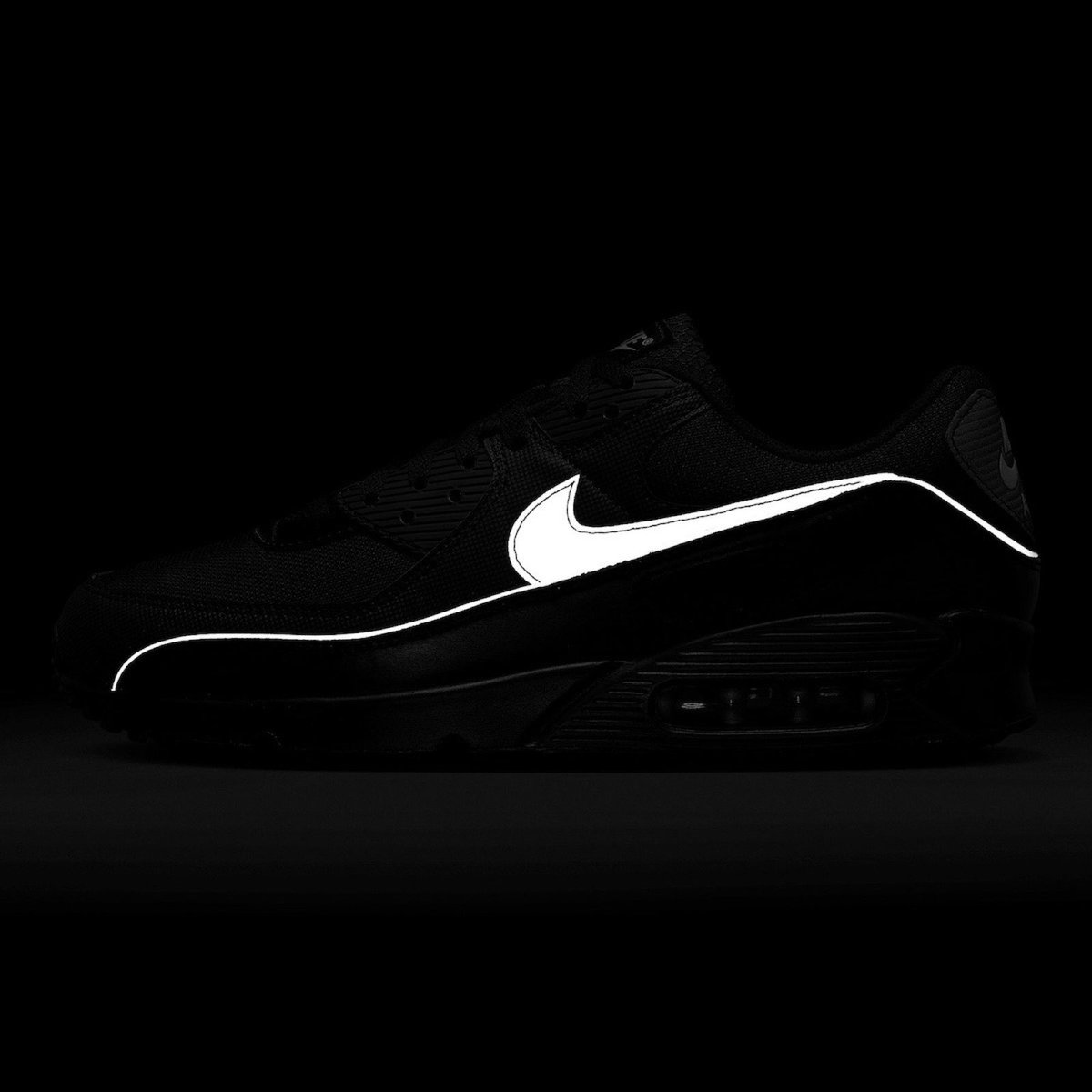 Zeembow's tweet image. Nike Air Max 90 “Black Reflective” 🔦