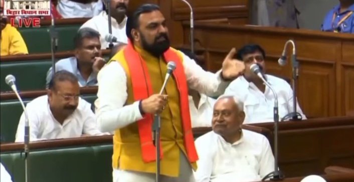 बीजेपी प्रायोजित लफुआ है सम्राट चौधरी 
इसका DNA चेक होना चाहिए, ये शकुनि बाबू का हो ही नहीं सकता है। Dna चेक up का खर्चा मेरे तरफ से रहेगा 
#Samratchoudhry #Tejashwiyadav #Laluyadav #Bihar