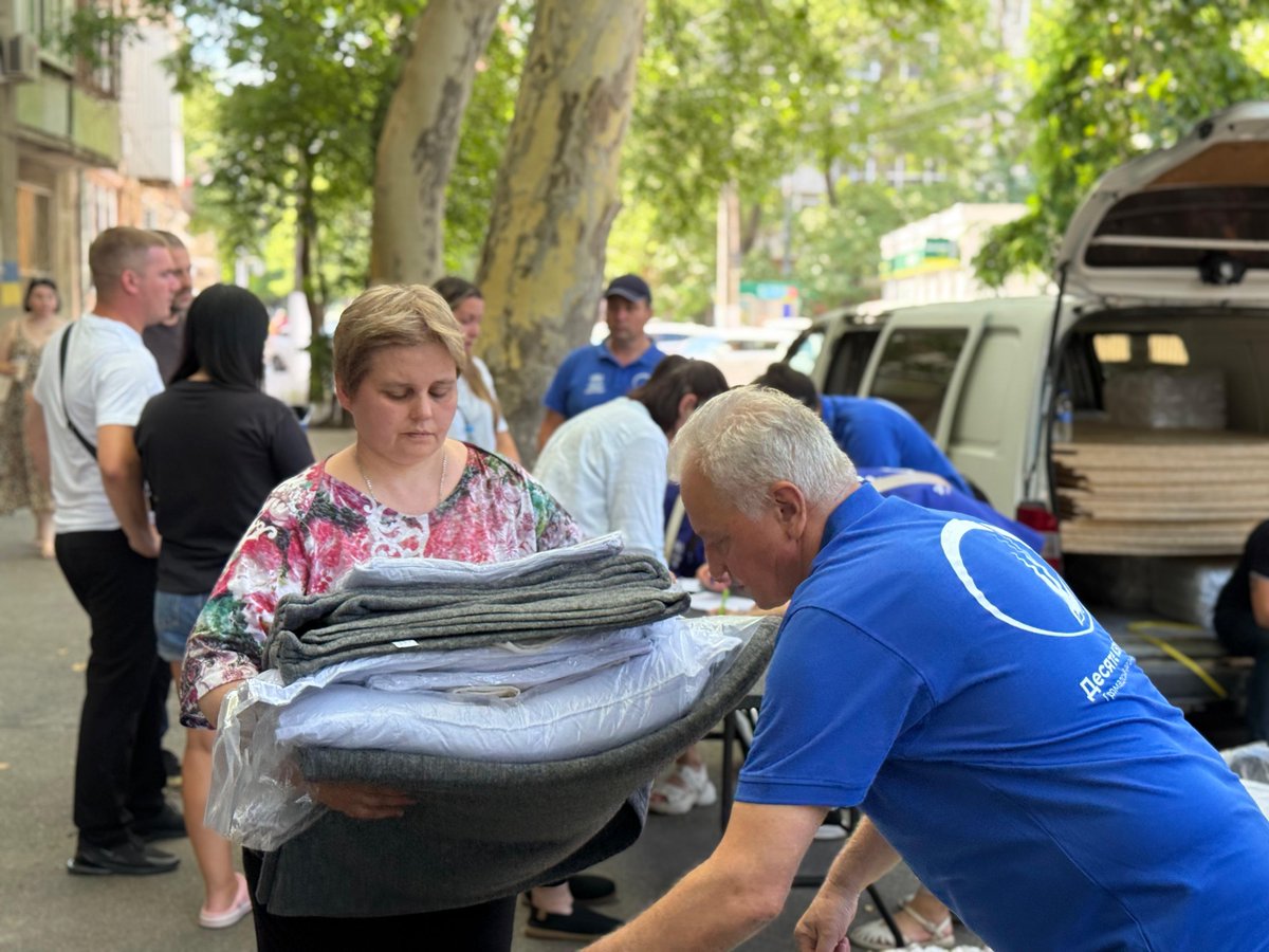 OCHA_Ukraine's tweet image. Aid workers are already on the ground in #Odesa after today's attacks, providing:
🩺 medical & psychosocial support
🍲 meals & drinks
🏠 shelter & other non-food supplies
👨👩👧👦 services for families with children,
monitoring the needs and coordinating the response.