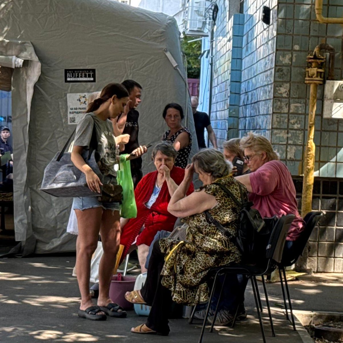 OCHA_Ukraine's tweet image. Aid workers are already on the ground in #Odesa after today's attacks, providing:
🩺 medical & psychosocial support
🍲 meals & drinks
🏠 shelter & other non-food supplies
👨👩👧👦 services for families with children,
monitoring the needs and coordinating the response.