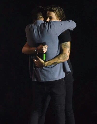 LTHSOURCE's tweet image. ❤️| In a recent podcast, Kodi (Harry’s drummer for LOT), talked about his experience with him on tour.
He mentioned that Harry was the most humble person he knew, incredibly kind and that his folks were giving him time as the grief of Liam’s passing had affected him a lot.