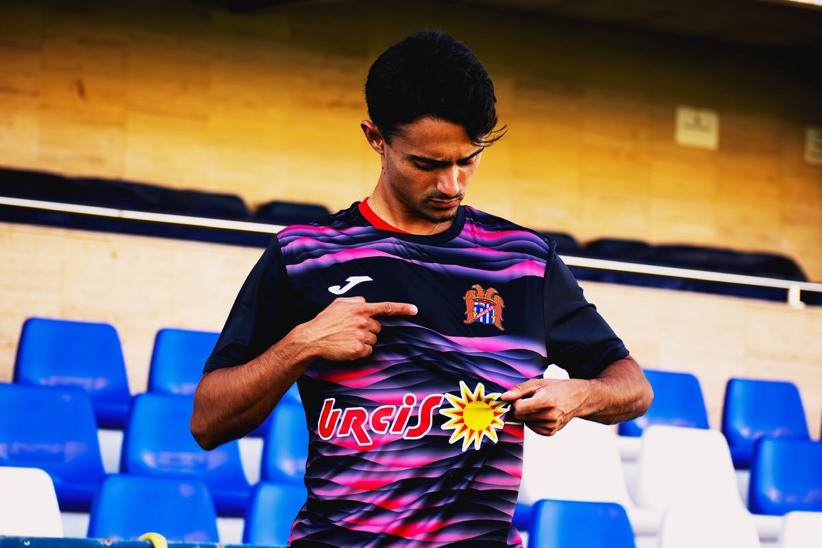 Bueno, y <a href="/10Javisoto/">Javisoto_10</a> con nuestra nueva segunda equipación ya ni te cuento 😎