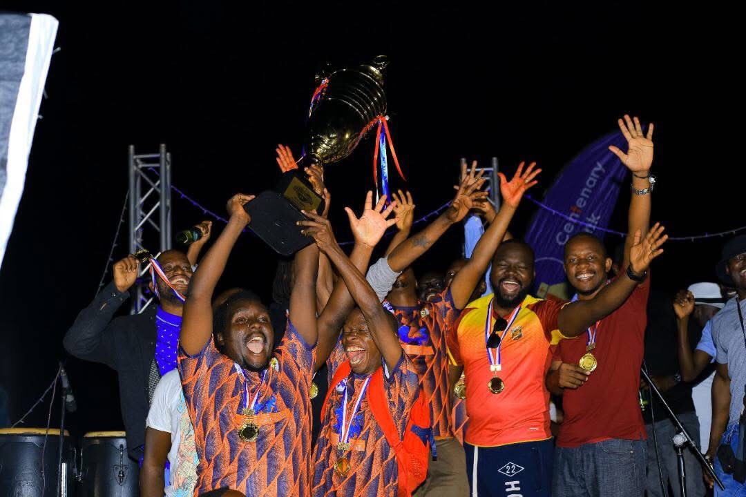 MwiriLeague's tweet image. Throwback Thursday 📸
Throwing it back to the moments of @MUNHIGA Class of 2002, who brought home the crown as overall winners of #ML3 in 2021 ⚽️🏏 🏆 The joy and excitement radiating from the team say it all 💪 this victory was not just about the trophy, but about teamwork,…