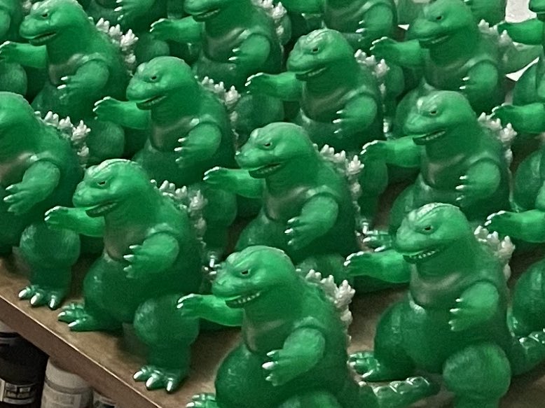 kaijyuhakase's tweet image. ワンダーフェスティバル2025夏、原型を製作しましたサンガッツ本舗当日版権ソフビ商品名スズキンゴジです、今回はクリアグリーン成形です、よろしくお願いします