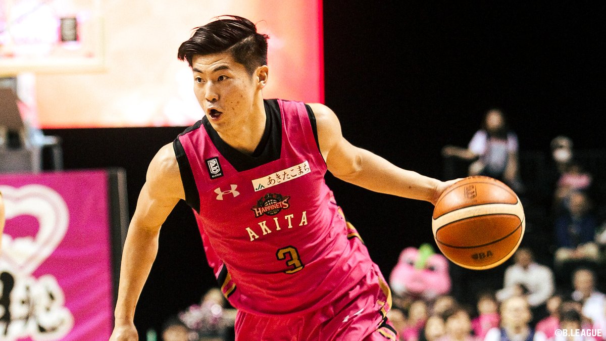B_LEAGUE's tweet image. #ThrowbackBLEAGUE 第2弾は...📸
『B1残留プレーオフ2016-17 秋田vs横浜』
1勝1敗で迎えた運命の第3戦。
前後半5分の特別ルールの中秋田が先行するも、最後に#1 川村のブザービータースリーが決まり、横浜が劇的勝利をあげる🏴☠️
#Bリーグ #Bリーグ10周年 #TBT
