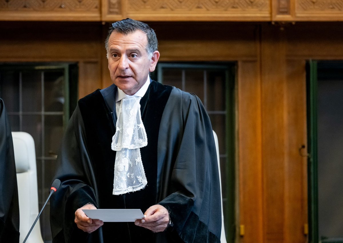 MULTIMÉDIA : des photos et des vidéos de la prestation de serment de M. le juge Mahmoud Daifallah Hmoud, un nouveau membre de la #CIJ, tenue hier, sont disponibles ici go.icj-cij.org/452EAZM