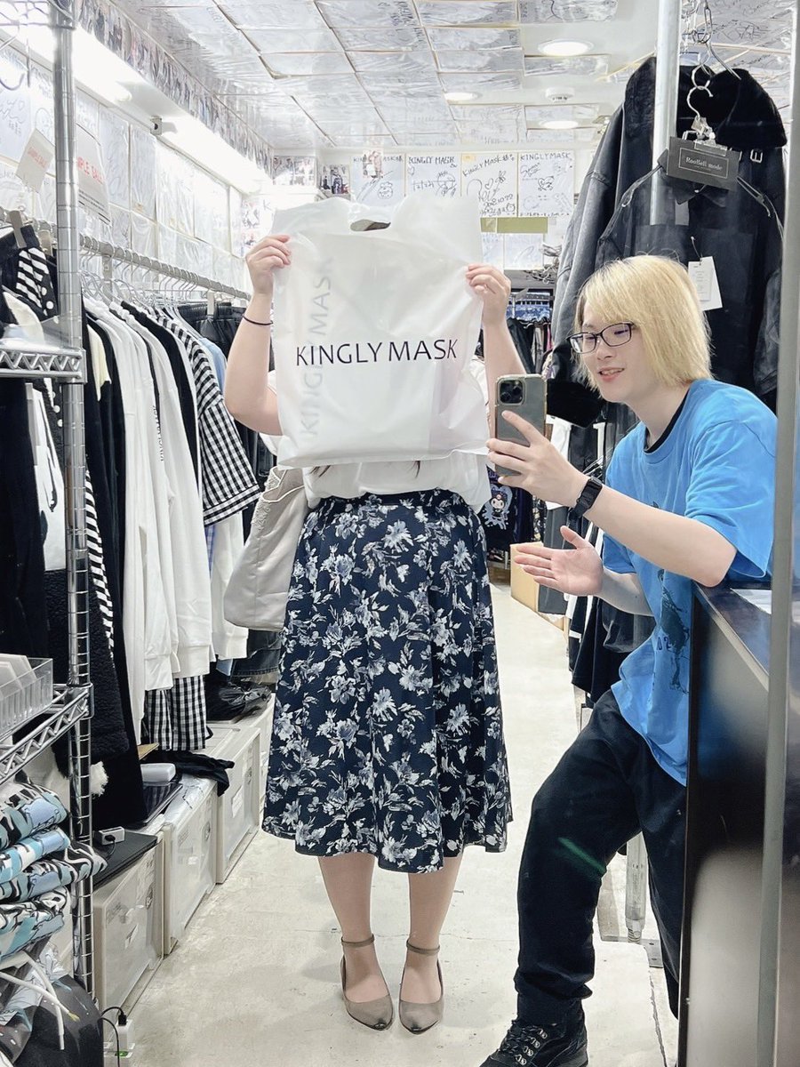 KINGLY_MASK's tweet image. HUNTING SNAP
原宿キングリーマスク
お客様
るいちゃん
スタッフ たくぽよ
Thankyou🎵
#キングリースナップ
#キングリーマスク
#キングリー
また遊びに来てください🎵