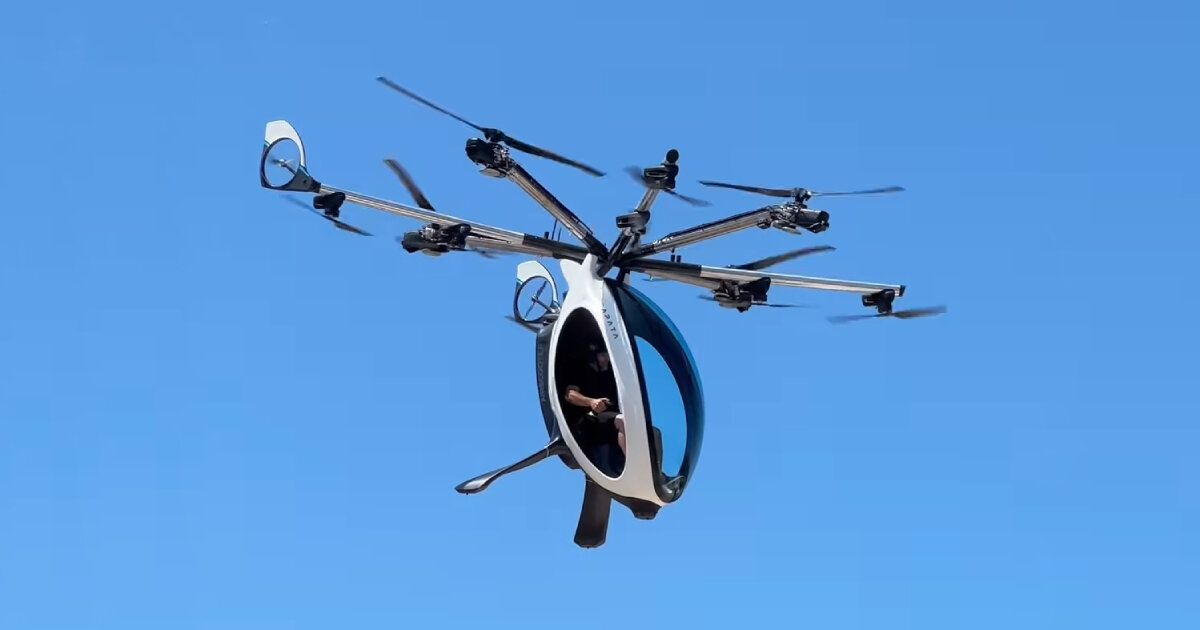 ShropsArchitect's tweet image. hybrid electric airscooter takes off as single-seater VTOL for solo travelers and flyers
 buff.ly/VOZsRr6