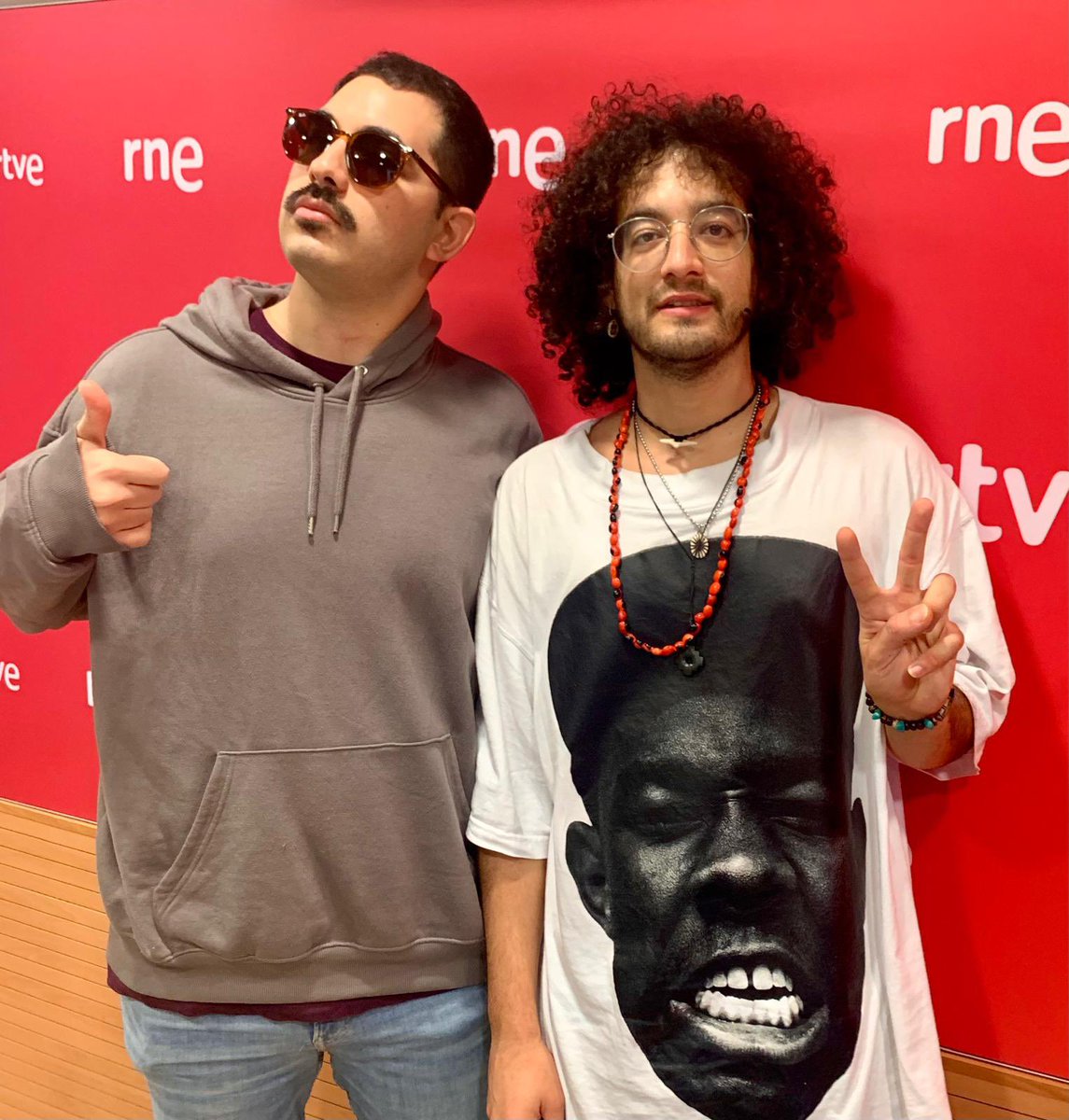Metròpoli Ràdio 4 (@metropoliradio4) on Twitter photo 🎶 La banda Argentina indie tropical <a href="/GauchitoClub/">Gauchito Club</a> ens va presentar amb el seu estil original, el nou disc d’estudi #𝑽𝒖𝒍𝒏𝒆𝒓𝒂𝒃𝒍𝒆❗️
🗣️ Gabriel i Sasha Nazar
🔊 Recupera l'#𝔼ℕ𝕋ℝ𝔼𝕍𝕀𝕊𝕋𝔸
🔗 #PodCast (min.38’) 👉rtve.es/a/16672022/ 🎶 La banda Argentina indie tropical <a href="/GauchitoClub/">Gauchito Club</a> ens va presentar amb el seu estil original, el nou disc d’estudi #𝑽𝒖𝒍𝒏𝒆𝒓𝒂𝒃𝒍𝒆❗️
🗣️ Gabriel i Sasha Nazar
🔊 Recupera l'#𝔼ℕ𝕋ℝ𝔼𝕍𝕀𝕊𝕋𝔸
🔗 #PodCast (min.38’) 👉rtve.es/a/16672022/