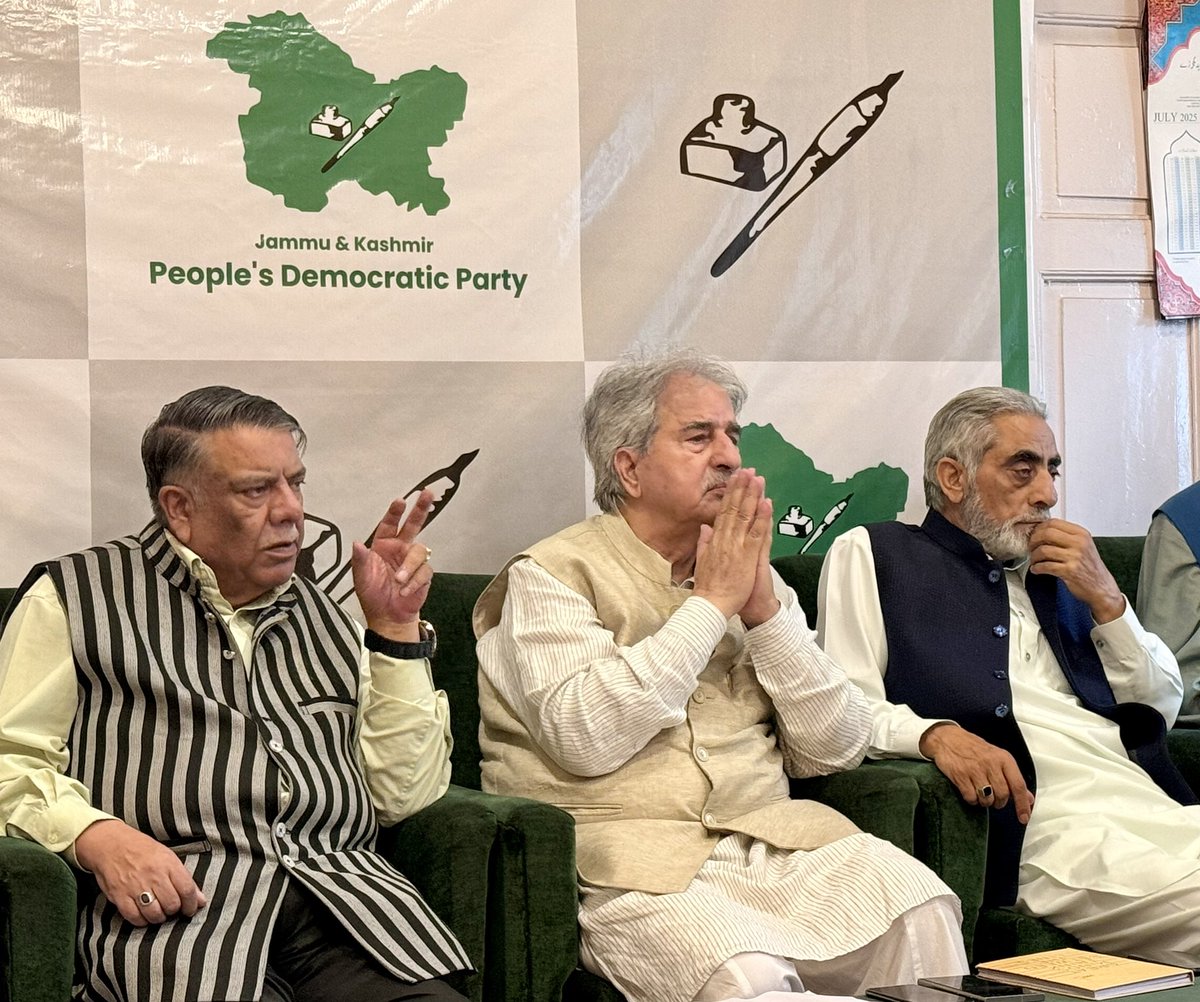 jkpdp's tweet image. Party Vice President Mohd Sartaj Madni chaired a preparatory meeting of Central Kashmir region ahead of JKPDP’s Foundation Day on 28th July 2025.
Chairman Election Board G.N. Hanjura, Gen Sec Mohd Khursheed Alam, WW President Anjum Fazli, Org Sec Yasir Reshi, senior leaders &…