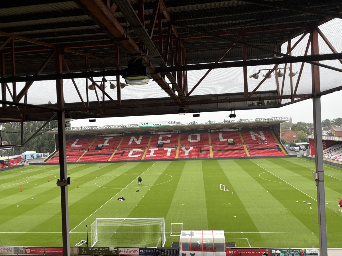 makamachameleon's tweet image. Back at the Bank for today’s open training session @LincolnCity_FC