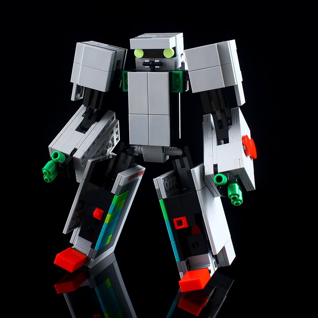 LEGOdouMoko's tweet image. 以前LEGOのNESを組み替えてロボに変形するゲームボーイを作ったことがあるけどとうとうLEGOのゲームボーイも発売されるんですね