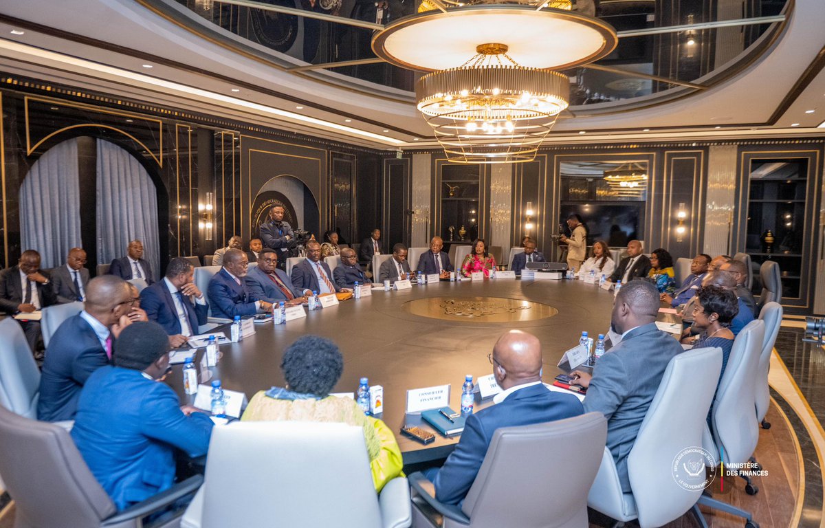 rkitsita's tweet image. #RDC: Le Ministre des Finances @Likunder a lancé le Comité de pilotage chargé de suivre la mise en œuvre du compte unique du Pouvoir central. Cette réforme vise à centraliser les ressources de l’État, améliorer la visibilité des flux financiers, renforcer la gouvernance…