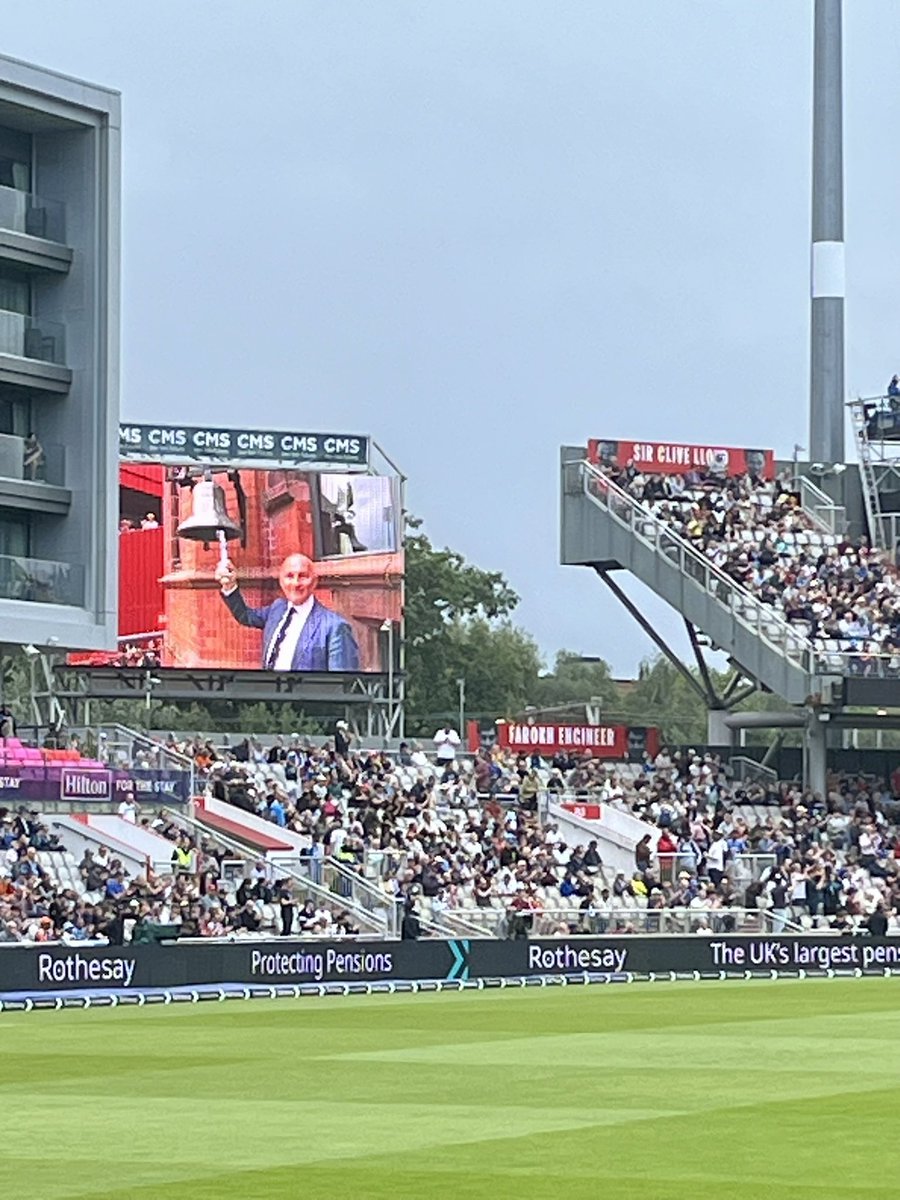 NorthernMailman's tweet image. Nice to see Bob Mortimer ringing the bell…
#TheCricket