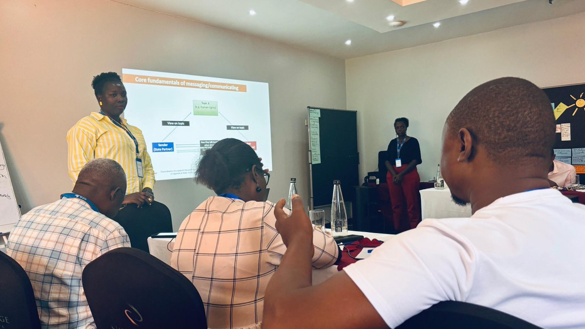 GCSP_Uganda's tweet image. π£οΈ Effective messaging is essential.
At #GovCommsUG, participants discussed how to develop messages that are clear, purposeful and relevant - ensuring information is not only delivered but also remembered by the targeted audiences. π¬π―
