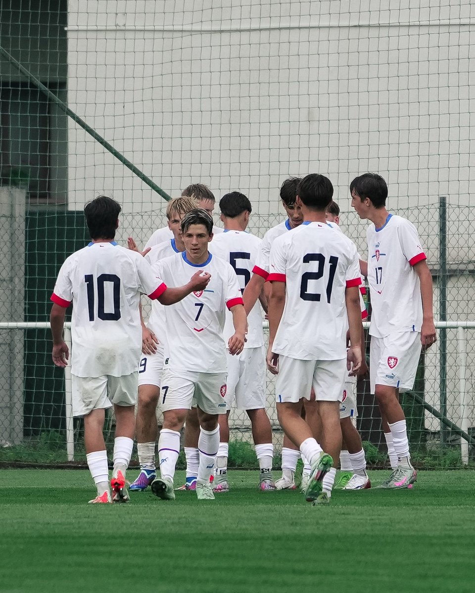 ceskarepre_cz's tweet image. 🇨🇿 16 I Reprezentace do 16 let bere bronz 🥉 z Memoriálu Františka Harašty! 👏 Rozhodující branku zařídíl ve 13. minutě Jakub Kovařík, který tak zajistil výhru 1:0 nad Viktorií Plzeň. ⚽