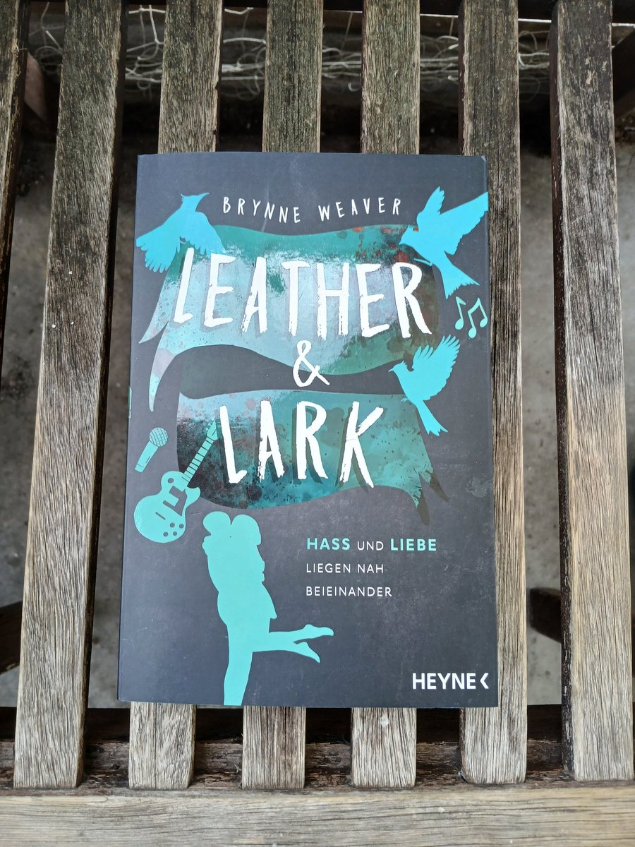 "Dies sind die Konsequenzen deiner Taten,Schätzchen",sage ich und wickle die Lunte der Feuerwerkskörper ab,die zwischen Andrews Schenkeln stecken  

Leather &amp; Lark - Brynne Weaver

#Buchbeginn
📚📖📚⚜️
