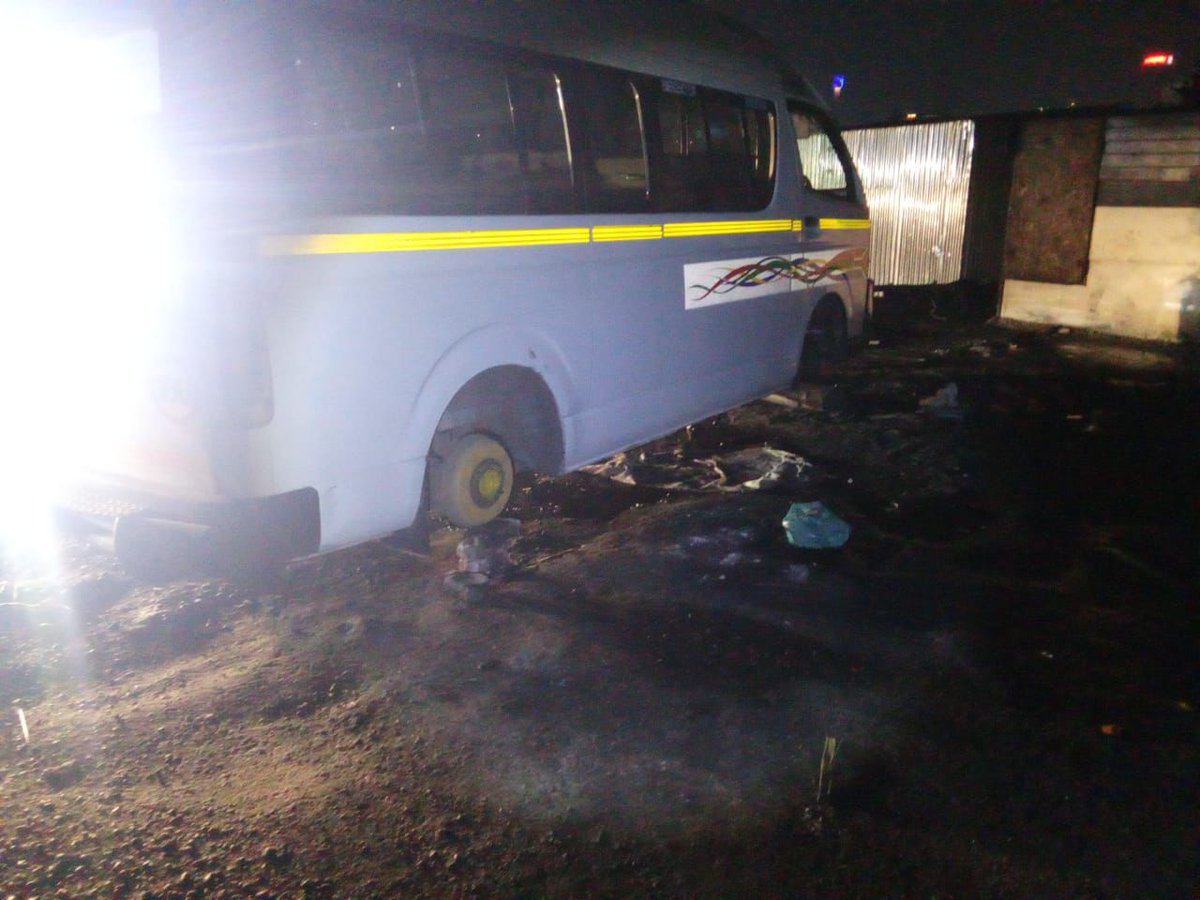 PublicSafetyMMC's tweet image. ♦️IN PICTURES ♦️
JMPD Region F1 officers successfully recovered a stolen white Toyota Quantum at the intersection of City & Suburban Street and Maritzburg Road, within Ward 61. The vehicle was found abandoned and partially stripped, missing three wheels and several interior…