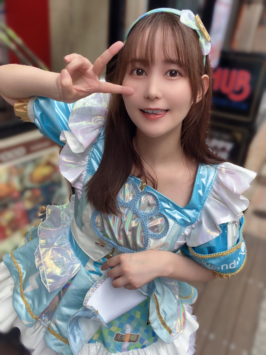 yui_wonchan's tweet image. 5日連続ライブ1日目!
平日のお早い時間だけど会えて嬉しい!!
ありがとがとがと🥳🥳🥳
溶けずに楽しみ駆け抜けまっする!!!
水色応援くだちゃい!