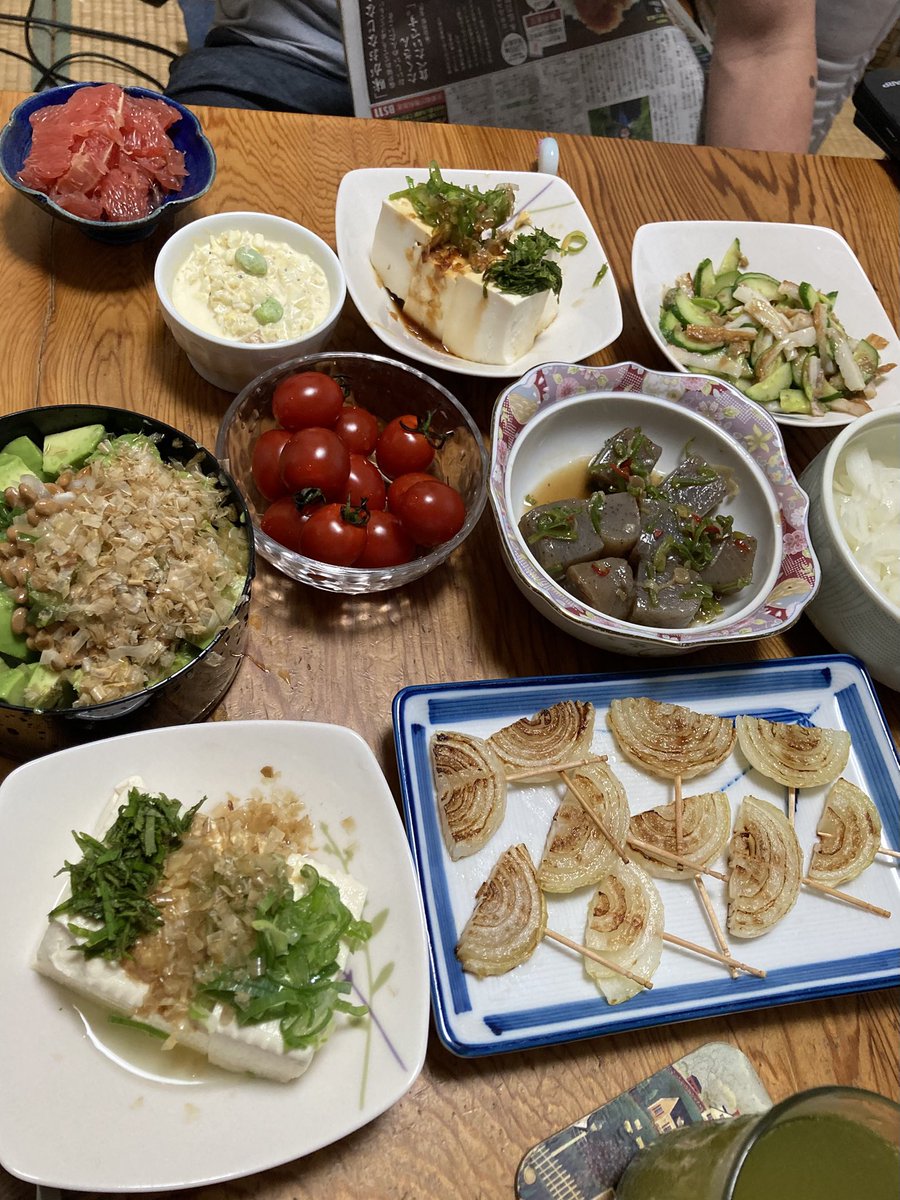 mikittyocarina's tweet image. お帰りなさいませー。ご主人さまー😊
えっ。玉ねぎ🧅料理に飽きた?🤣
気の所為よ🤣これで血液サラサラよ🤣
今夜は、大好きなアボカド🥑納豆丼です🥰
今日も、夕焼けが綺麗ですね🤩