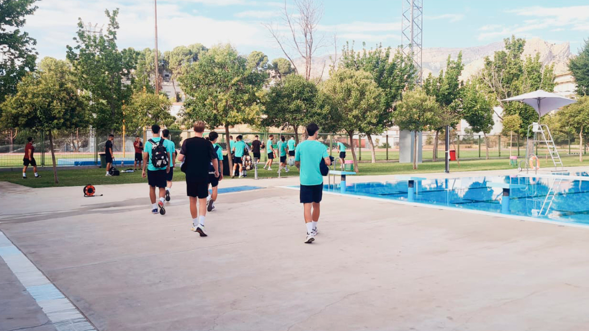 RealJaenCF's tweet image. 𝗦𝗲𝗴𝘂𝗻𝗱𝗼 𝗱𝗶́𝗮 𝗱𝗲 𝗲𝗻𝘁𝗿𝗲𝗻𝗮𝗺𝗶𝗲𝗻𝘁𝗼 ✅
¡Hoy cambiamos el césped por la piscina de La Salobreja! 🏊🏼♀
𝗧𝗿𝗮𝗯𝗮𝗷𝗼𝘀 𝘆 𝗱𝗲𝘀𝗽𝗹𝗮𝘇𝗮𝗺𝗶𝗲𝗻𝘁𝗼𝘀 𝗰𝗼𝗻 𝗿𝗲𝘀𝗶𝘀𝘁𝗲𝗻𝗰𝗶𝗮 𝗲𝗻 𝗲𝗹 𝗮𝗴𝘂𝗮💧 𝗽𝗮𝗿𝗮 𝗶𝗿 𝗿𝗲𝗰𝘂𝗽𝗲𝗿𝗮𝗻𝗱𝗼 𝗲𝗹 𝘁𝗼𝗻𝗼…