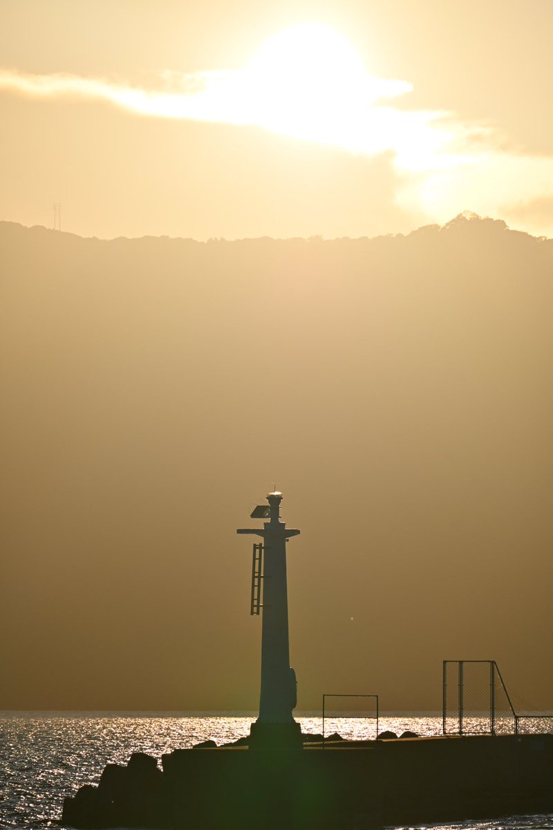 Tsukuminavi's tweet image. 残光Charlotte
#津久見市 #つくみっけ
Afterglow Charlotte
The light that once guided now lingers in silence—
as if even the lighthouse remembers.
#Tsukumi #FoundInTsukumi #JapanHiddenGems #Afterglow #LighthousePoetry #TwilightMood