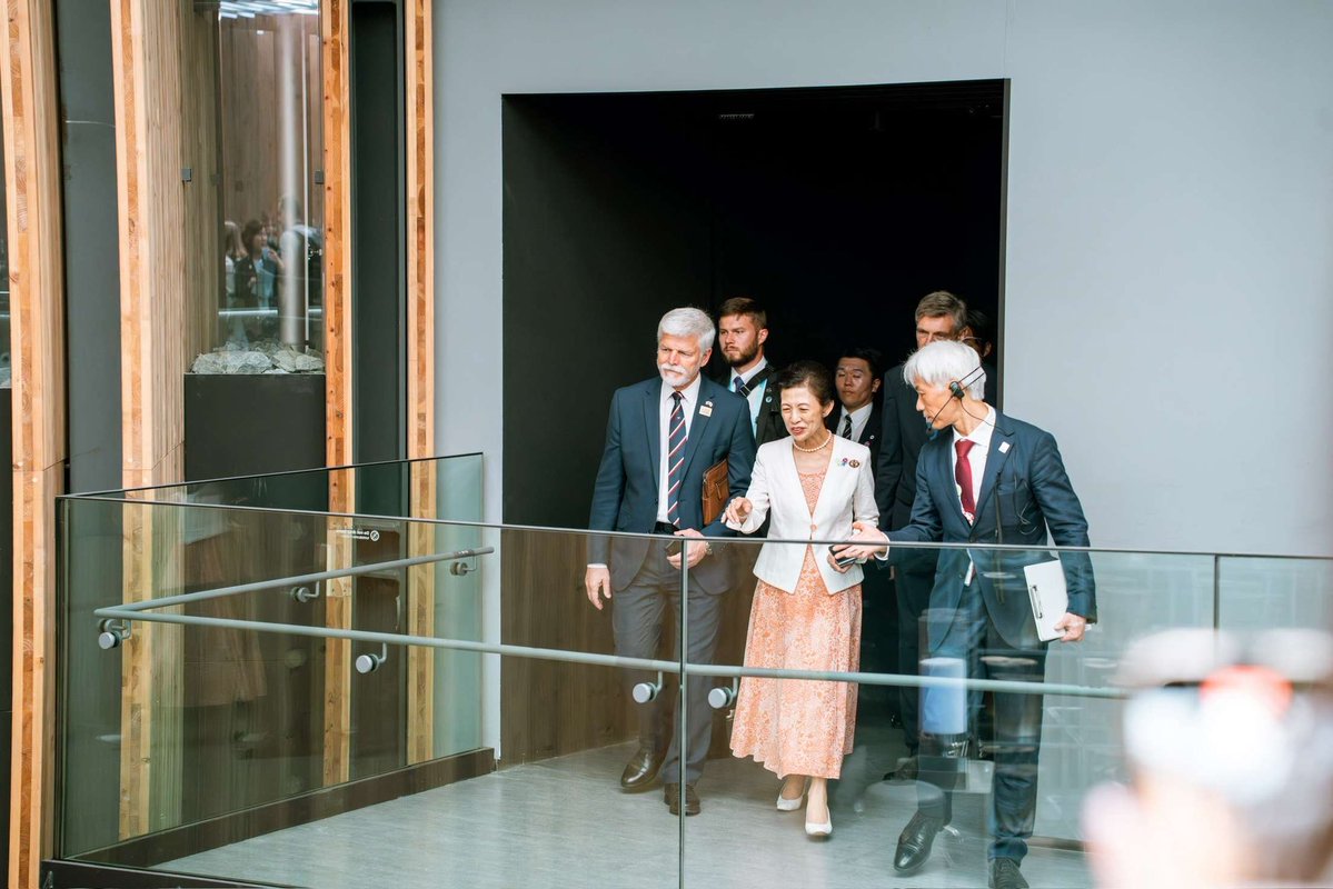 CzechMFA's tweet image. Today marks Czech National Day 🇨🇿 at @expo2025japan, with the participation of President Petr Pavel. Upon arrival, he signed the World Expo guest book and met with Japanese Princess Takamado.
#EXPO2025 #expo2025Czechia #CzechPavilion 🇨🇿🤝🇯🇵
