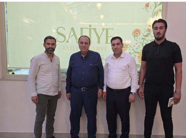 Adem Şef’ten Yeni Bir Lezzet Markası: Safiye Tatlıları

Adem Şef her gün bir yeniliğe imza atıyor. Son olarak, kendi tatlı markası olan **“Safiye Tatlıları”**nı yaratarak hizmet vermeye başladı. Tatlılar hem çok hafif hem de sıcacık bir şekilde masanıza ulaşıyor.

Adem Şef’i bu