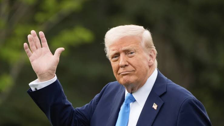 Crypto_Crib_'s tweet image. 🇺🇸 Trump is visiting the Federal Reserve today, according to the Wall Street Journal. 👀