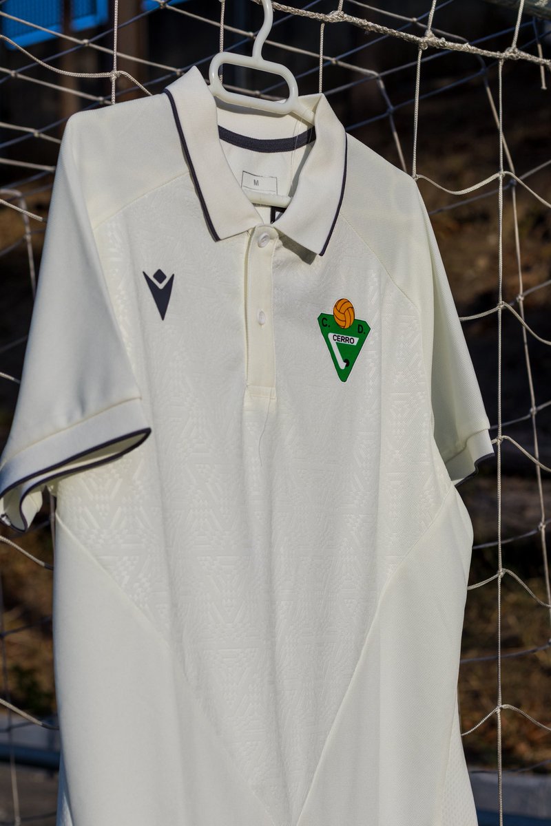 👕 𝕀𝔻𝔼ℕ𝕋𝕀𝔻𝔸𝔻, ℙ𝔸𝕊𝕀Óℕ 𝕐 𝕆ℝ𝔾𝕌𝕃𝕃𝕆.

Presentamos el polo que llevarán nuestros entrenadores esta temporada 2025/26.

#DelMunicipalParaElBarrio💚