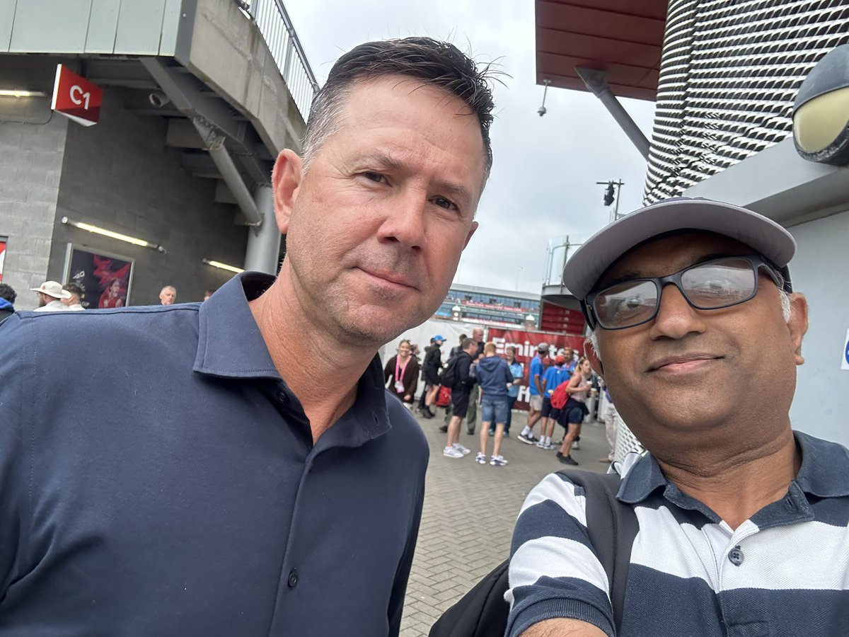Just met a legend at Old Trafford.

#ENGvIND