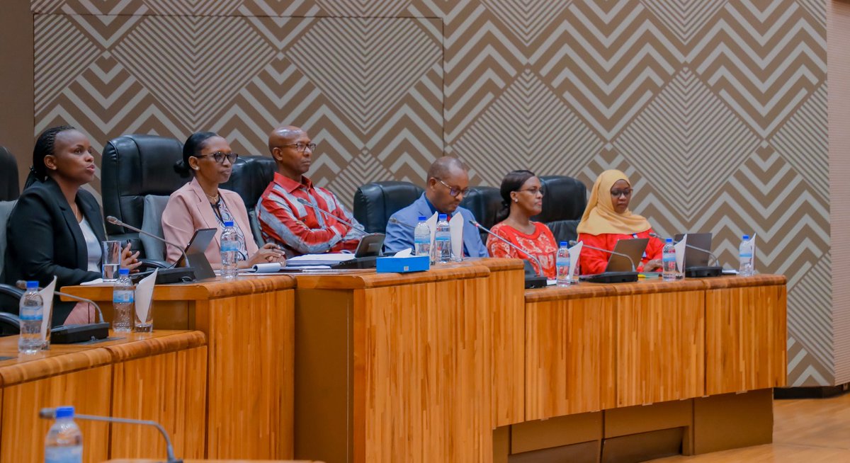 RwandaParliamnt's tweet image. Inteko Rusange y’Umutwe w’Abadepite yemeje itegeko rigenga imirimo y'ubuhanga mu guhanga inyubako, iy'ubuhanga mu by'ubwubatsi n'iy'ubuhanga mu kubara, kugena no kugenzura ingano y'ibintu n'ibiciro mu bwubatsi.